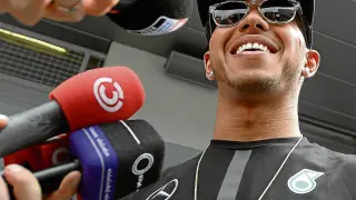 Lewis Hamilton, sonriente ayer ante la prensa en Austria.