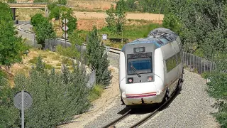 Un tren circula entre Teruel y Cella, un tramo con limitación de velocidad.