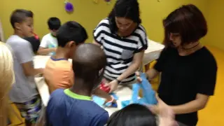 Algunas de las actividades que realizan los niños en la AAVV Manuel Viola