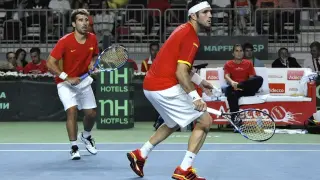 Los tenistas españoles Marc López y David Marrero, durante la Copa Davis contra Rusia.