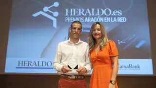 José Andrés Cardiel, 'e-commerce' en Omnichannel Manager, se llevó el premio a la Mejor Web de Empresa, que le entregó la consejera de Innovación, Investigación y Universidad, Pilar Alegría.