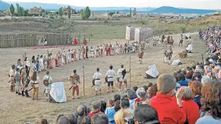 Los figurantes en escena reviven pasajes de la historia del pueblo numantino frente a miles de personas.