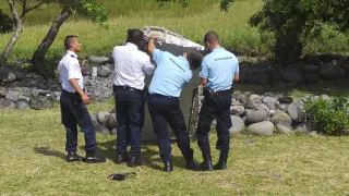Restos del avión hallados en aguas cercanas a La Reunión.