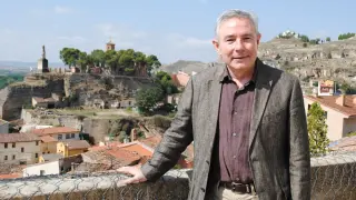 Este economista reside actualmente en Sant Cugat del Vallés  aunque no pierde la ocasión de pasar en Calatayud sus vacaciones.