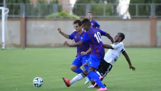 Una imagen del partido entre el Huesca y el Valencia Mestalla