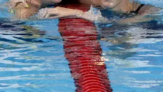 La nadadora australiana Bronte Campbell (d), junto a su hermana mayor Cate.
