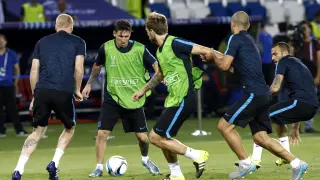 Varios jugadores del FC Barcelona durante un entrenamiento  en Tiflis.
