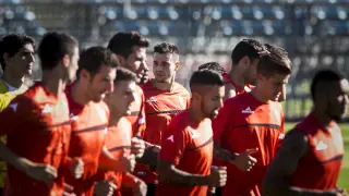 Los jugadores del Real Zaragoza, durante un entrenamiento.