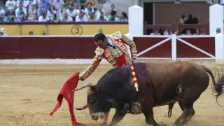 Abrió plaza Enrique Ponce con un toro sin fuerza.