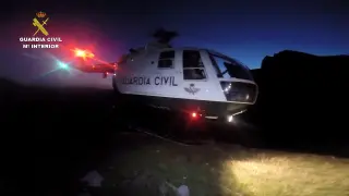 Aterrizaje del helicóptero de rescate.