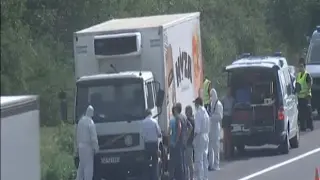 Hallados muertos decenas de refugiados en un camión en Austria