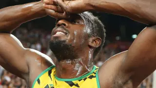 Bolt consigue tres oros en Pekín