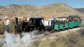 Imagen del tren minero de Utrillas en uno de los viajes por el entorno del Pozo Santa Bárbara.