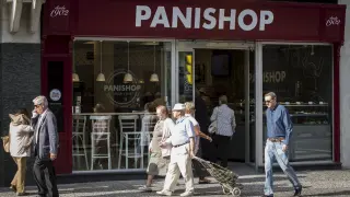 Panishop inicia una renovación de sus establecimientos que incluye zona de degustación