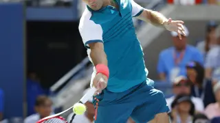 Federer consigue el pase a los octavos de final sin ceder un set en el Abierto de Tenis de Estados Unidos.