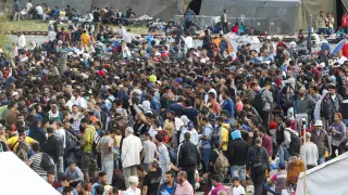 Mas de 10.000 refugiados llegaron desde la madrugada de este sábado a varios puntos fronterizos de Austria.