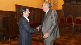 Luis Felipe saluda a Amado Franco.
