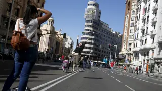 La Gran Vía de Madrid, sin coches este martes.