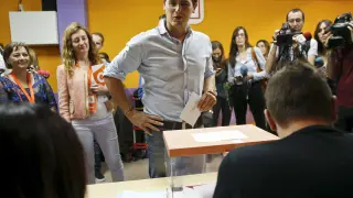 Albert Rivera vota en las elecciones catalanas