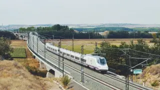 La nueva línea está diseñada para la circulación de trenes a una velocidad máxima de 350 km/h.