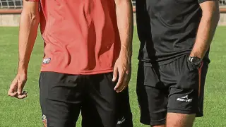 Cabrera charla con Popovic durante un entrenamiento