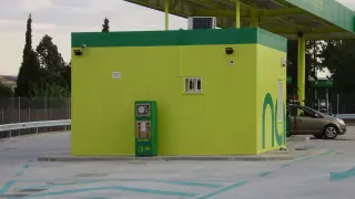 La nueva gasolinera, en Vía Ibérica con la rotonda de Alcalde Gómez Laguna