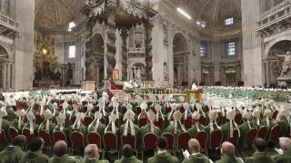 El papa Francisco preside el Sínodo de los Obispos para la Familia.