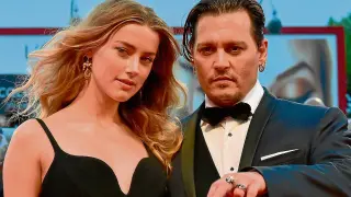 Johnny Depp y su mujer, la también actriz Amber Heard, a su llegada al estreno en Venecia.