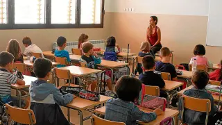 Unos 150 niños estrenaron el nuevo colegio público San José de Calasanz de Fraga.