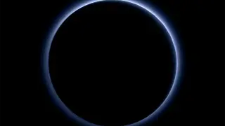 Plutón, tiene el cielo azul, según muestra la nave New  Horizons