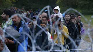 Inmigrantes en la frontera con Hungría.