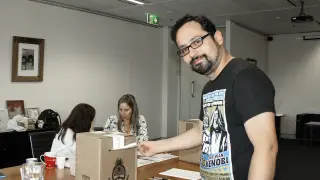 Un argentino residente en Australia vota en Sidney.
