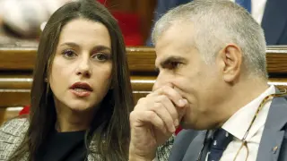 La cabeza de lista de Ciutadans, Inés Arrimadas (i) junto al diputado Carlos Carrizosa