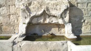 Caños de la Fuente d' Abaix y lavadero de Fonz.