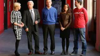 De izquierda a derecha, Lydia Dorrego y Esteban Rodríguez, de Biofabri, y los investigadores de la Universidad de Zaragoza Carlos Martín Montañés, Dessi Marinova y Nacho Aguiló, en el Paraninfo.