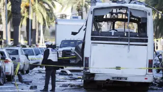 La Policía estudia el lugar del atentado en Túnez
