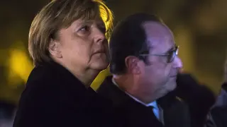 Merkel y Hollande rinden homenaje a las víctimas del atentado de París