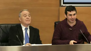 El presidente Miguel Gracia y el diputado Fernando Sánchez presentaron los presupuestos.