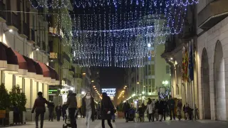 Las luces de Navidad que adornan el centro de Huesca