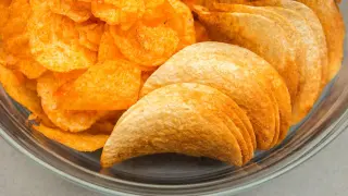 ?Los fabricantes de aperitivos se comprometen a reducir un 5% más la sal de las patatas fritas