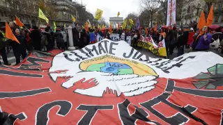 Activistas por el clima, este sábado en París.