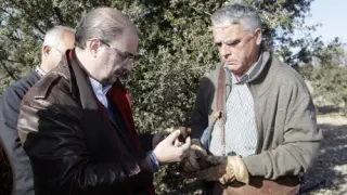 El Presidente de Aragón visita Sarrión y el sector de la trufa.