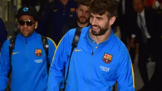 Piqué llega a Tokio junto a los jugadores del Barça