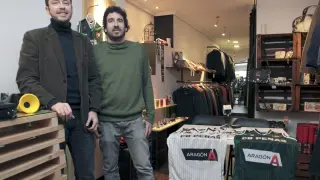 Antonio Orús, presidente del peñas, y Jorge Melero, de la tienda No Until Monday.