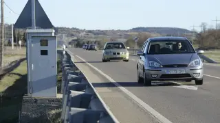 El radar que más multas pone en Aragón se ubica en las afueras de Huesca. javier navarro