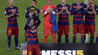 Messi, ofrece el balón de oro a su afición