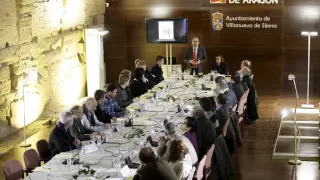 El presidente del Gobierno de Aragón, Javier Lambán, se reunió ayer con una veintena de alcaldes afectados por el ligitio.