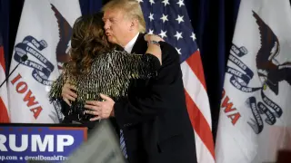 Sarah Palin anuncia su apoyo a Donald Trump