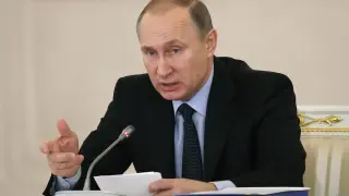 Putin compara el comunismo con la Biblia y dice que aún guarda carné del PCUS
