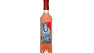 Este vino de la D. O. Cariñena destaca por su color rosado.